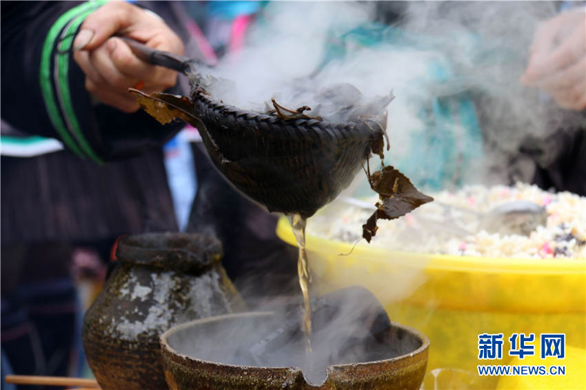 赶"春社" 品油茶