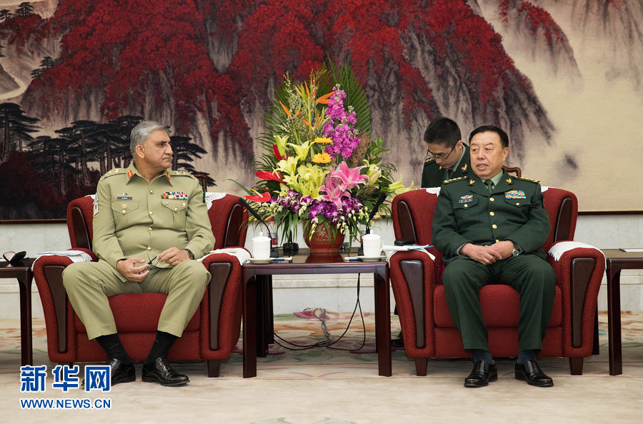  3月16日，中央军委副主席范长龙会见来访的巴基斯坦陆军参谋长巴杰瓦。   新华社记者琚振华摄