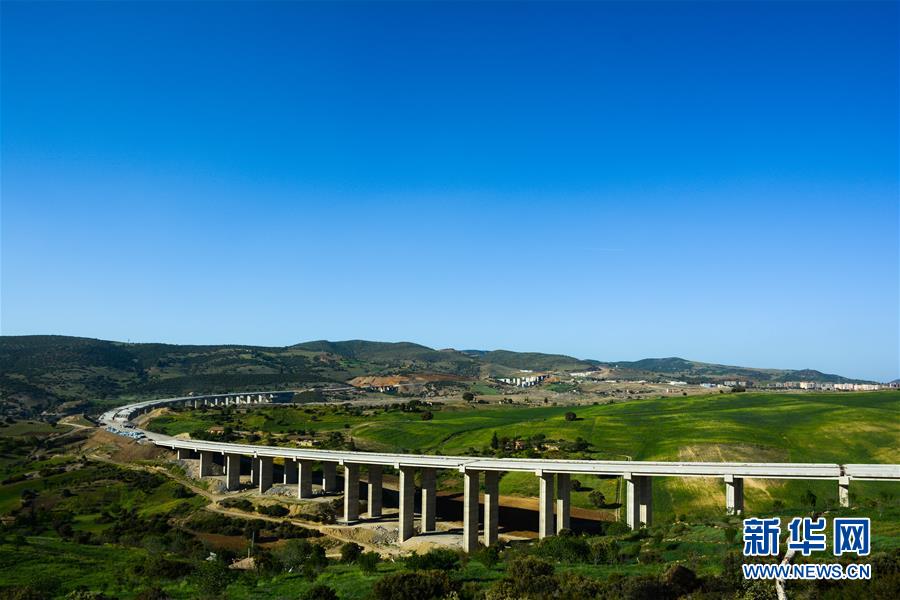 （一帶一路·好項目）（1）中國公司助力阿爾及利亞修築南北通途
