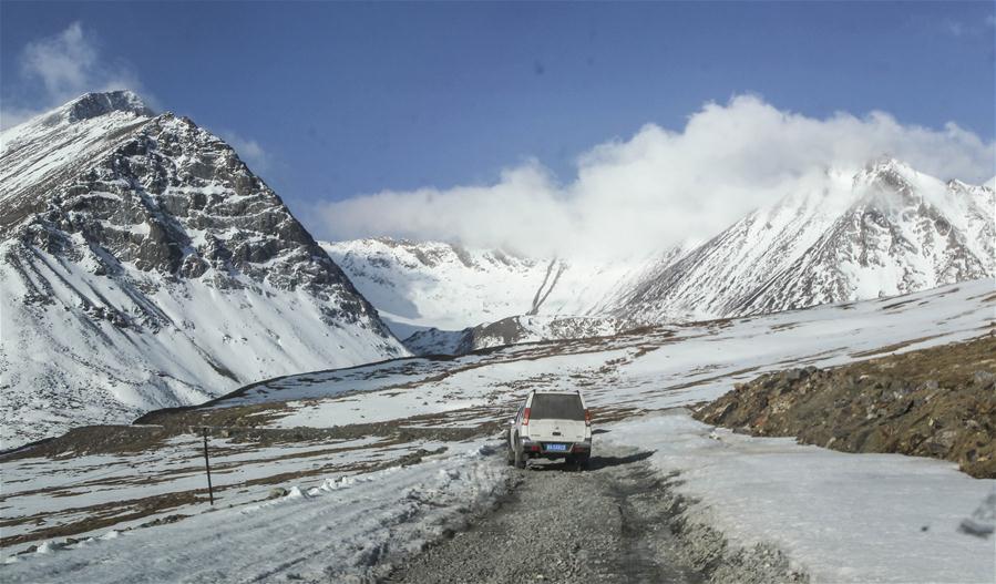 （科技）（1）为新疆天山一号冰川“体检”