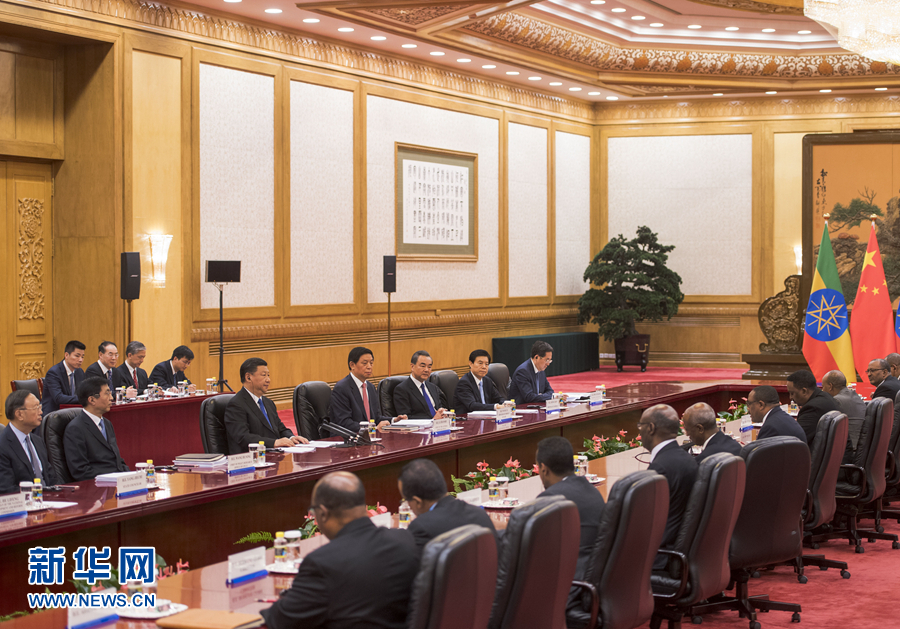 5月12日，国家主席习近平在北京人民大会堂会见来华出席“一带一路”国际合作高峰论坛的埃塞俄比亚总理海尔马里亚姆。新华社记者 李学仁 摄