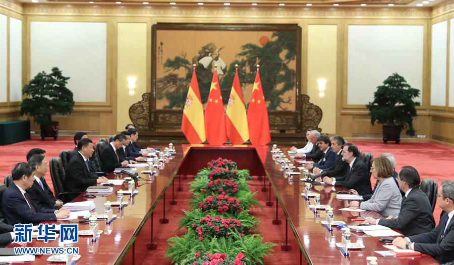 5月13日，國家主席習近平在北京人民大會堂會見來華出席“一帶一路”國際合作高峰論壇的西班牙首相拉霍伊。 新華社記者 馬佔成 攝