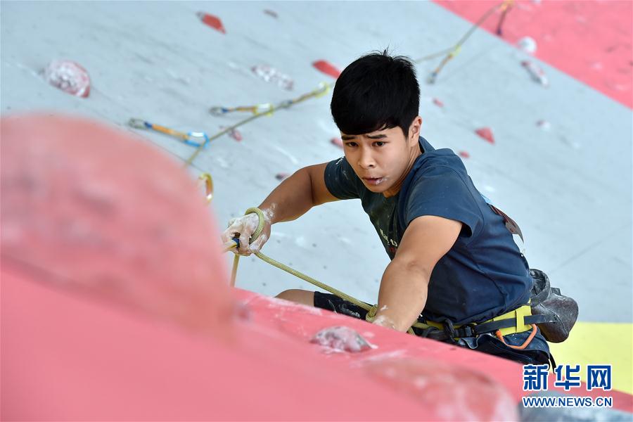 （体育）（1）攀岩——第十三届全运会群众比赛攀岩项目广东资格赛举行