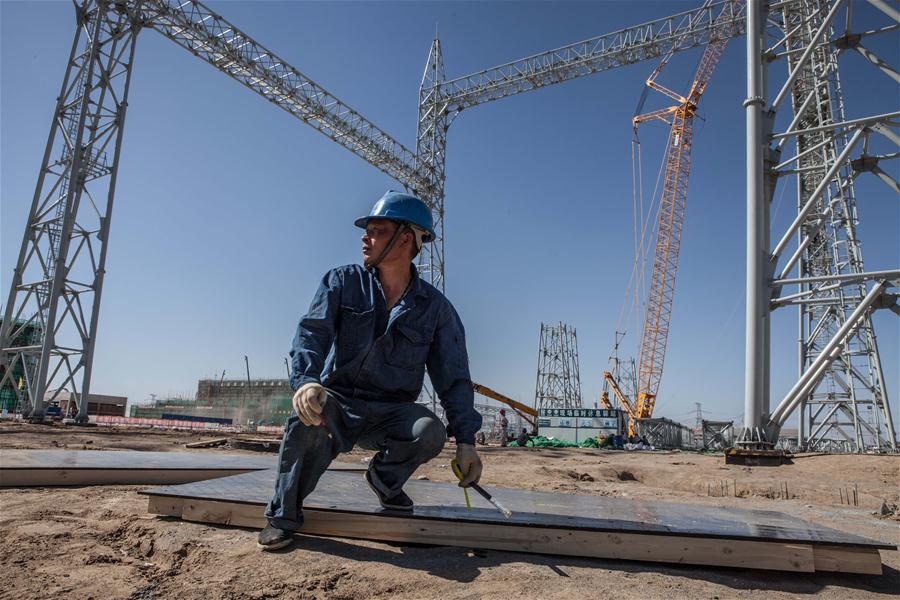 （经济）（3）昌吉-古泉±1100千伏特高压直流输电线路全线铁塔建设即将完成