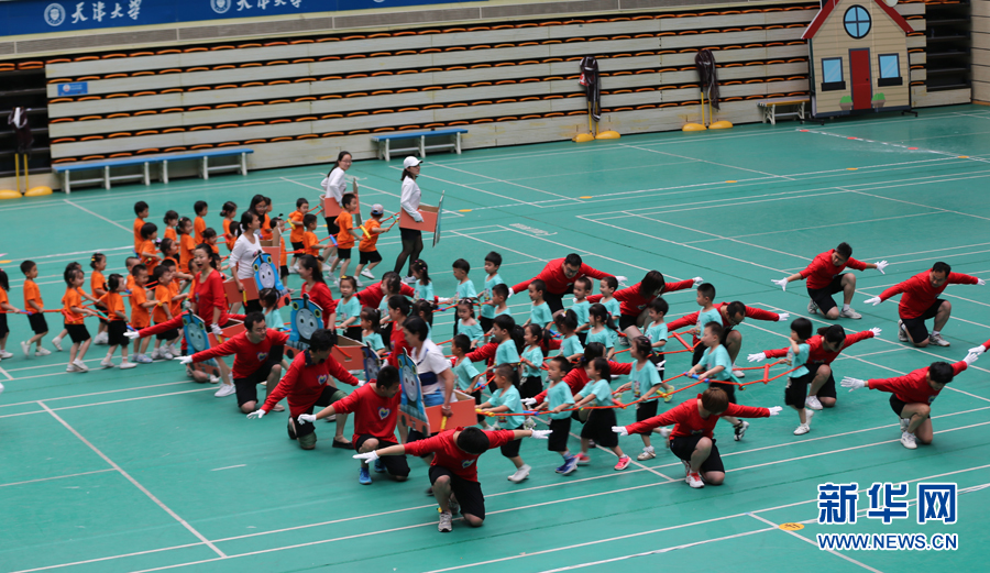 6月1日,天津大学幼儿园六一儿童节汇演在天大体育馆举行.