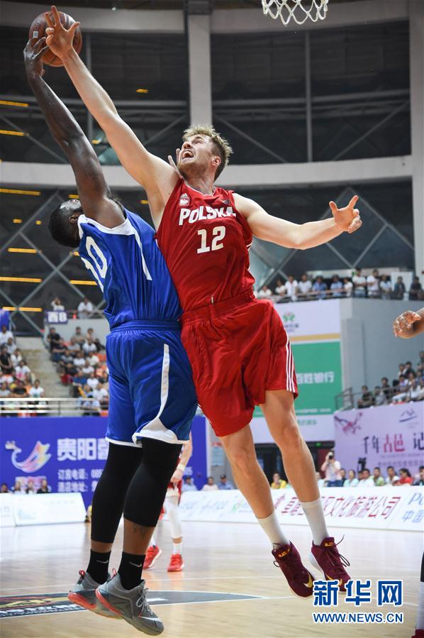 （体育）（1）篮球——国际男篮争霸赛：波兰队胜美国队
