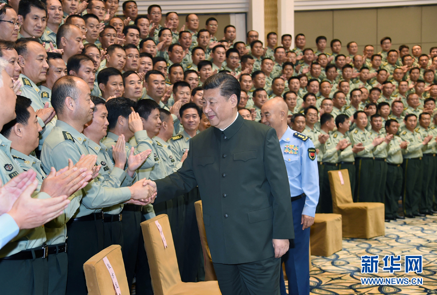 6月22日，正在山西省考察工作的中共中央总书记、国家主席、中央军委主席习近平在太原接见驻晋部队师以上领导干部和建制团单位主官。新华社记者 琚振华 摄