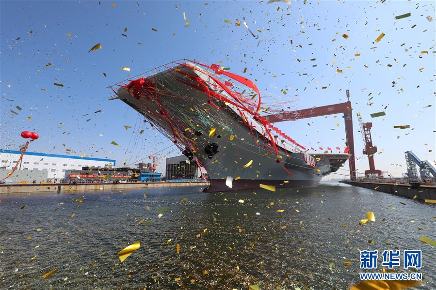 我国第二艘航空母舰下水仪式在中国船舶重工集团公司大连造船厂举行。这是航空母舰下水仪式现场（2017年4月26日摄）。 新华社记者 李刚 摄