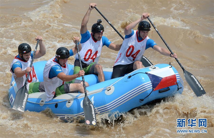 （体育）（8）中国吴堡黄河大峡谷国际漂流公开赛举行