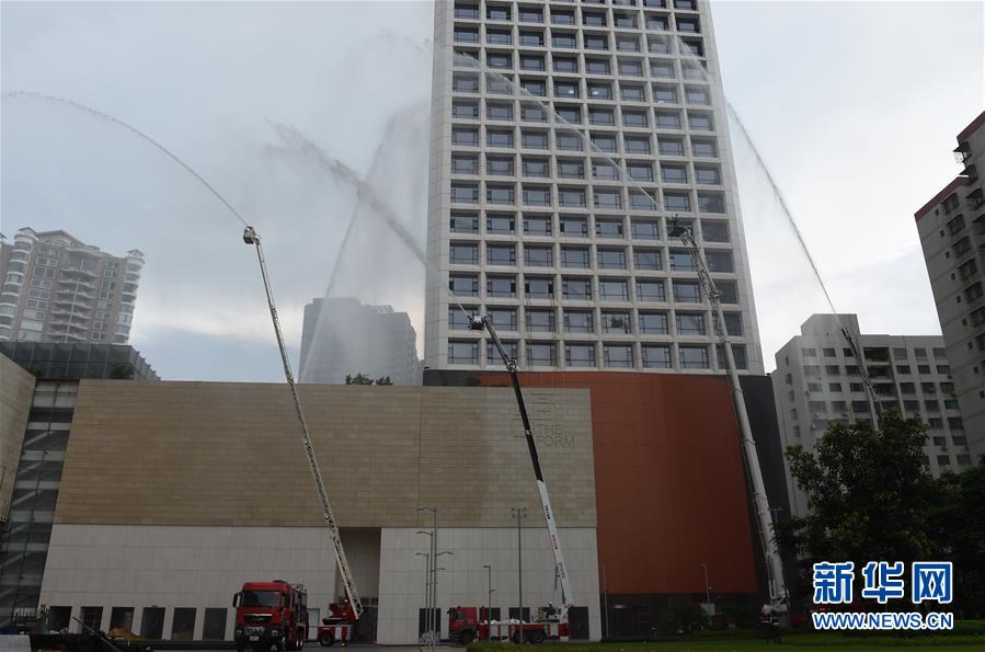 （社会）（5）海南省举行超高层建筑灭火救援实战演练