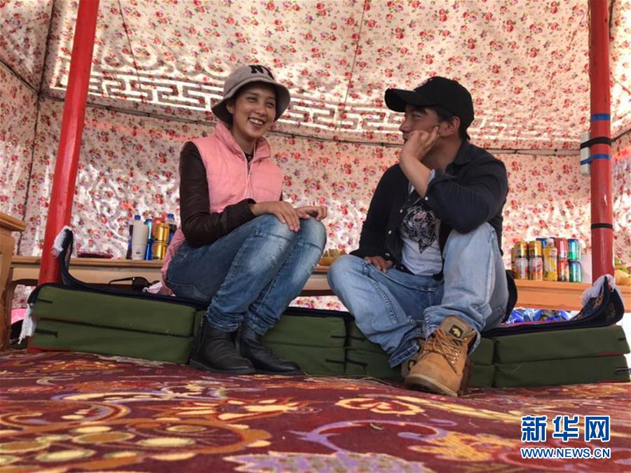 （图片故事）（12）藏族盲女草原放歌：“我们的妈妈叫中国”