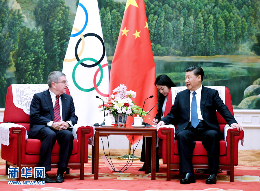 8月27日，国家主席习近平在天津会见国际奥林匹克委员会主席巴赫。新华社记者 李学仁 摄