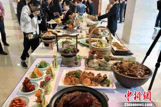 百余特色菜厨师齐聚杭州各展厨艺示农家乐发展特色