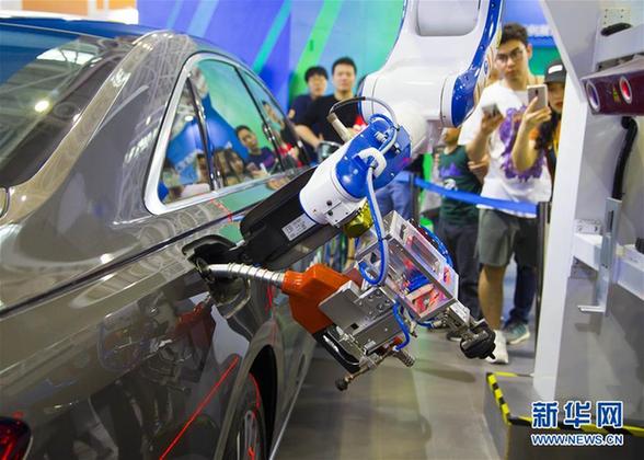 #（科技）（1）智能加油机器人亮相福州