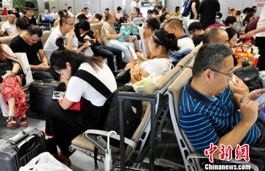 成都機場遇雷暴延誤航班已增至166個