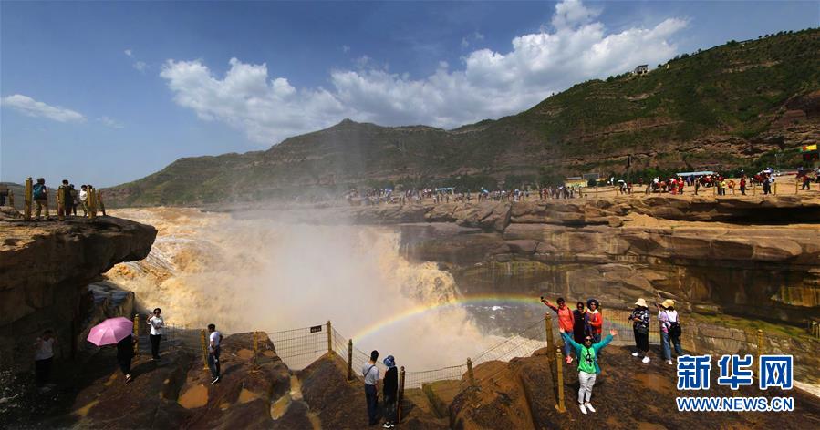 （美丽中国）（2）壶口瀑布现“大河流金”景观