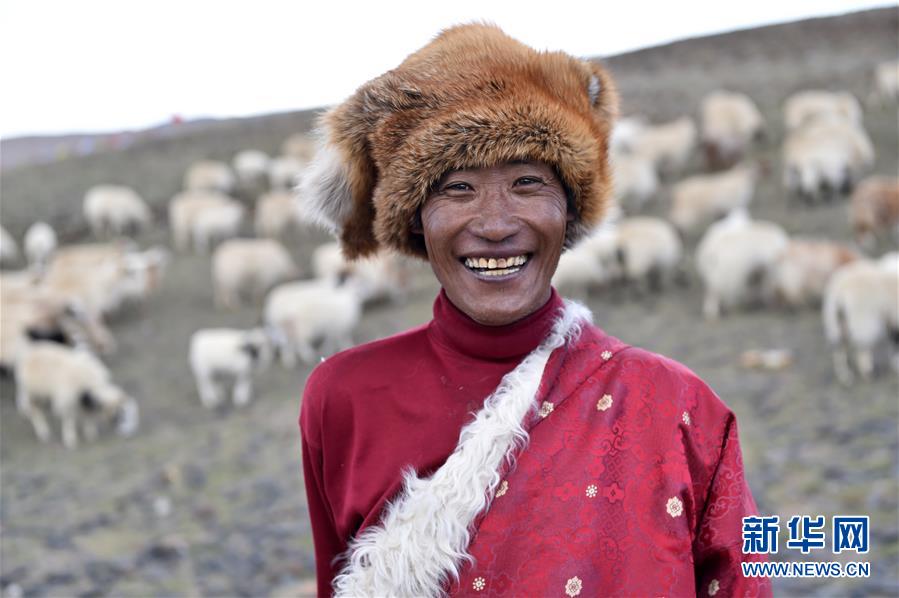 （新华全媒头条·图文互动）（7）跨越千里的远行——西藏首批高海拔地区群众生态搬迁实录