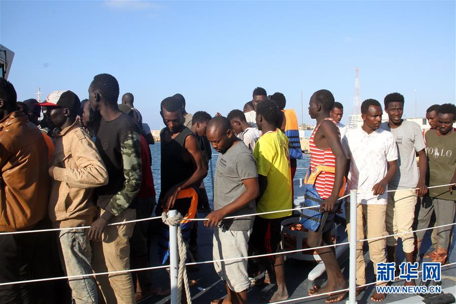 （国际）（4）利比亚海军在西部海域救起301名非法移民