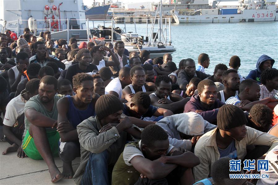 （國際）（5）利比亞海軍在西部海域救起301名非法移民
