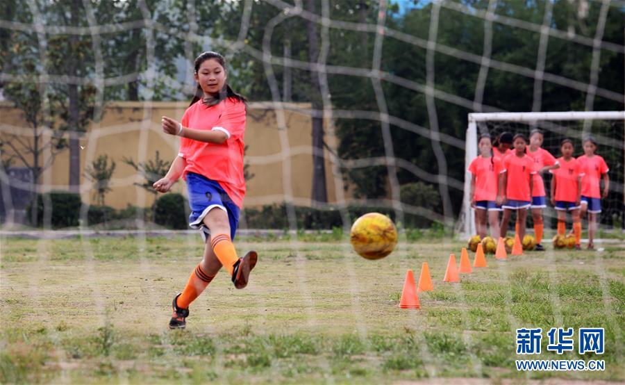 #（社会）（6）山东郯城：农家女孩的足球梦