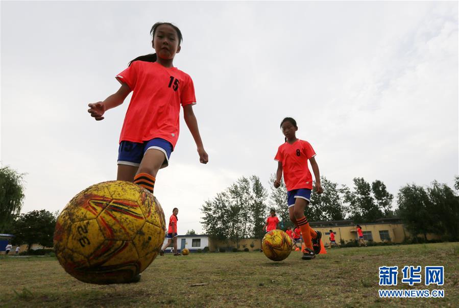 #（社会）（5）山东郯城：农家女孩的足球梦