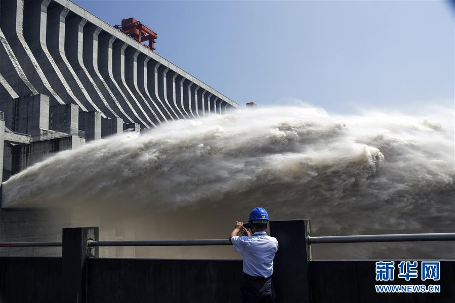 #（社会）（1）三峡水库持续泄洪应对2018年长江第2号洪水