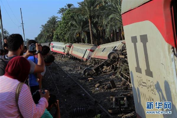 （国际）（2）埃及发生火车脱轨事故至少55人受伤