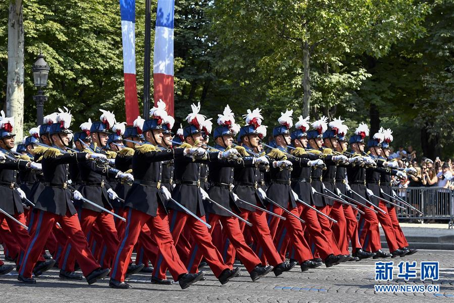 （国际）（4）法国举行国庆阅兵仪式