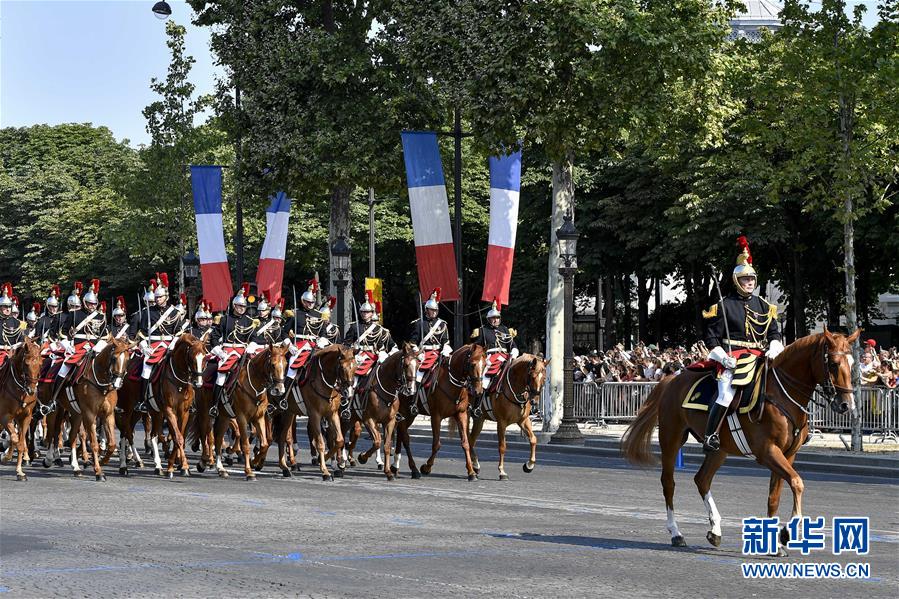 （国际）（9）法国举行国庆阅兵仪式