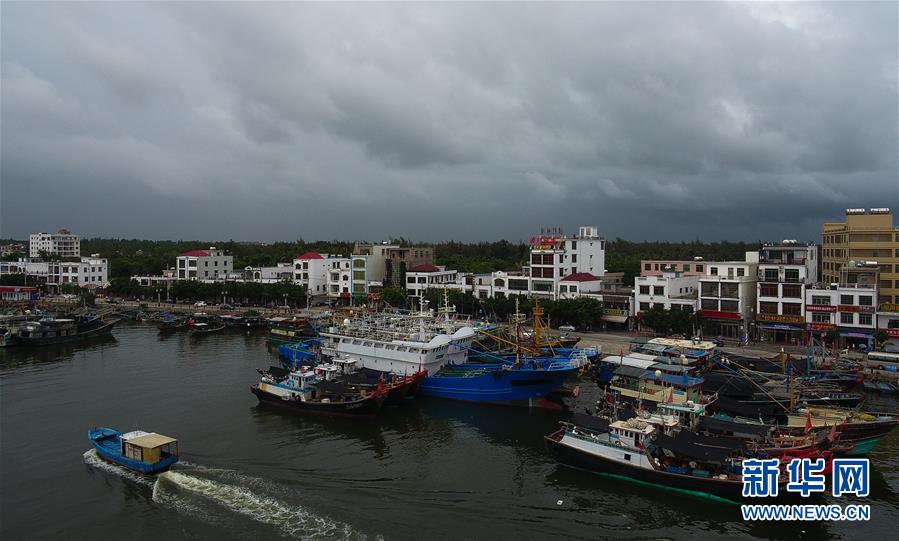 （环境）（2）海南：渔船回港避台风