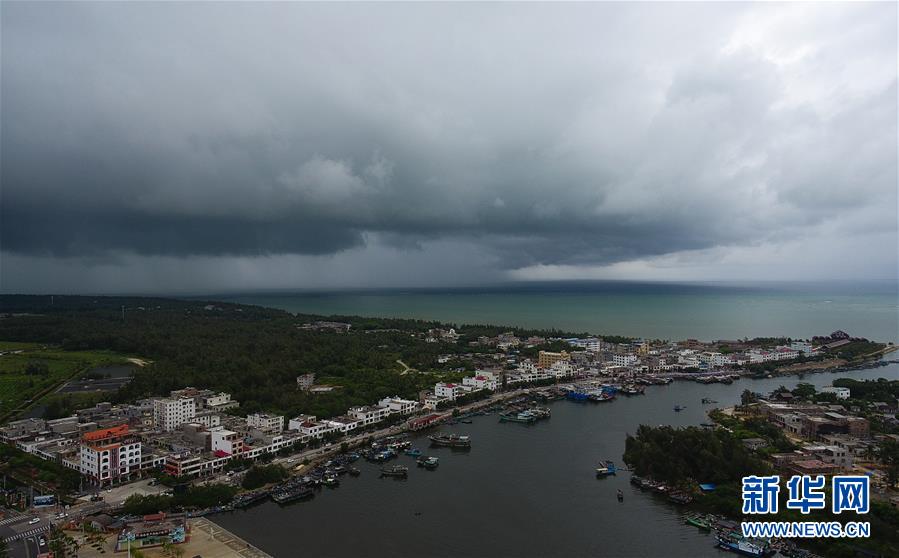 （环境）（3）海南：渔船回港避台风