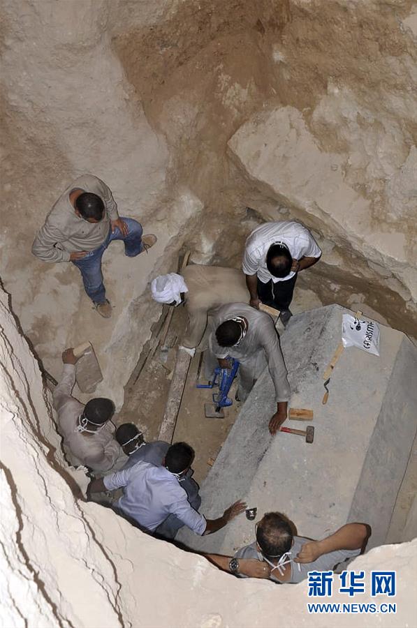 （国际）（1）埃及发现古代武士石棺