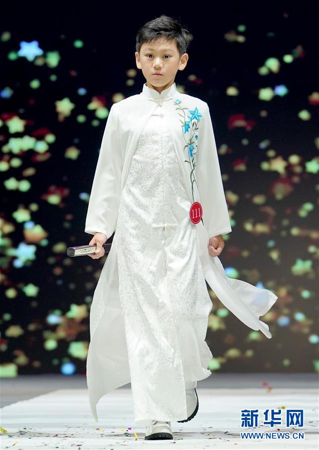 （文化）（3）中国少儿时装模特大赛在青岛落幕