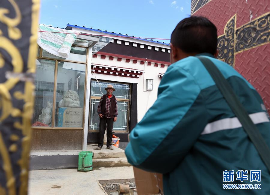 （图片故事）（6）活跃在中国最高乡的投递员