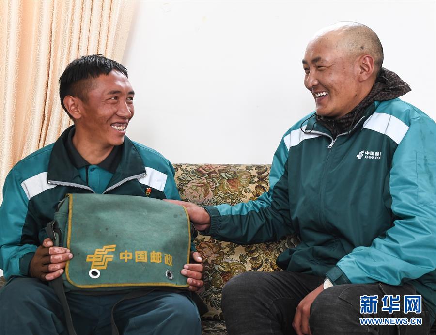 （图片故事）（7）活跃在中国最高乡的投递员