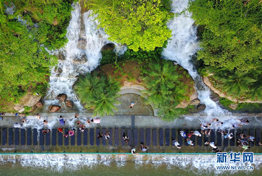 #（新华视界）（1）广西柳州：城市瀑布夏日送清凉