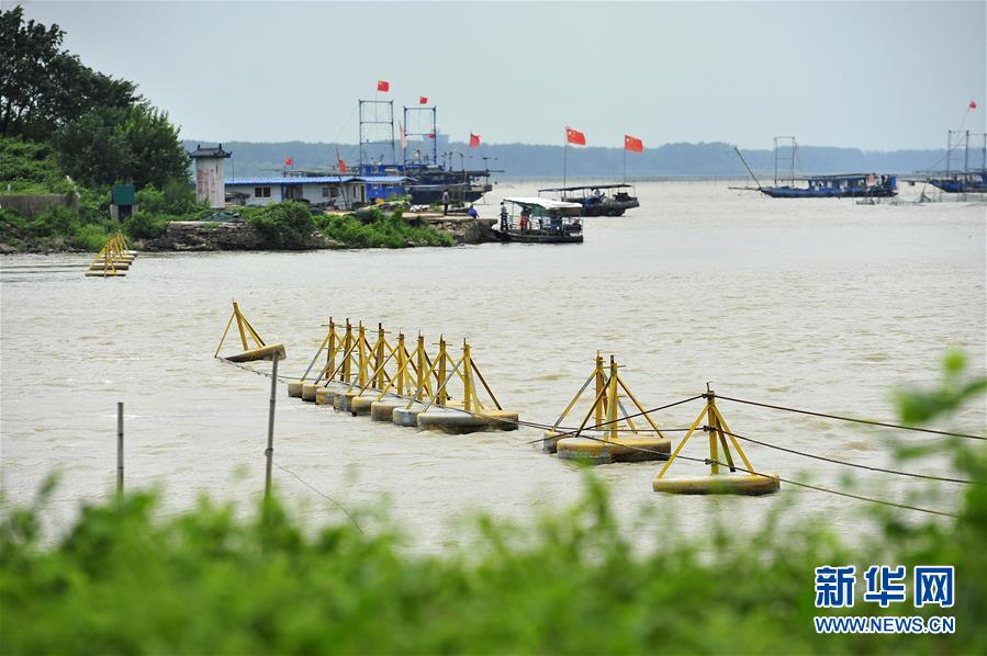 #（社会）（6）江苏洪泽湖水位上涨 加大泄洪流量