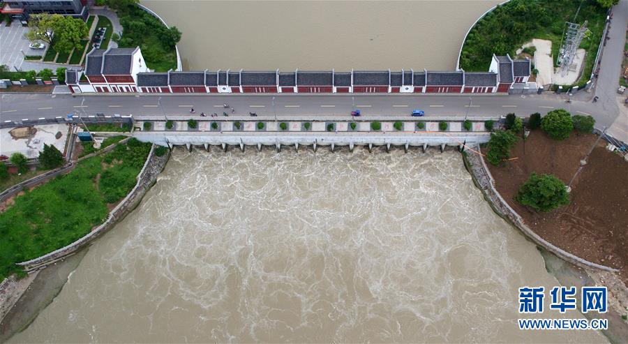 #（社会）（5）江苏洪泽湖水位上涨 加大泄洪流量