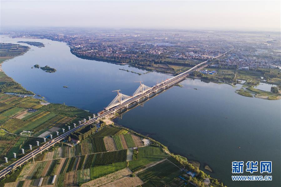 #（经济）（2）蒙华铁路汉江特大桥完成挂索