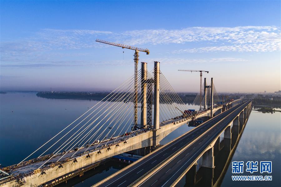 #（经济）（4）蒙华铁路汉江特大桥完成挂索