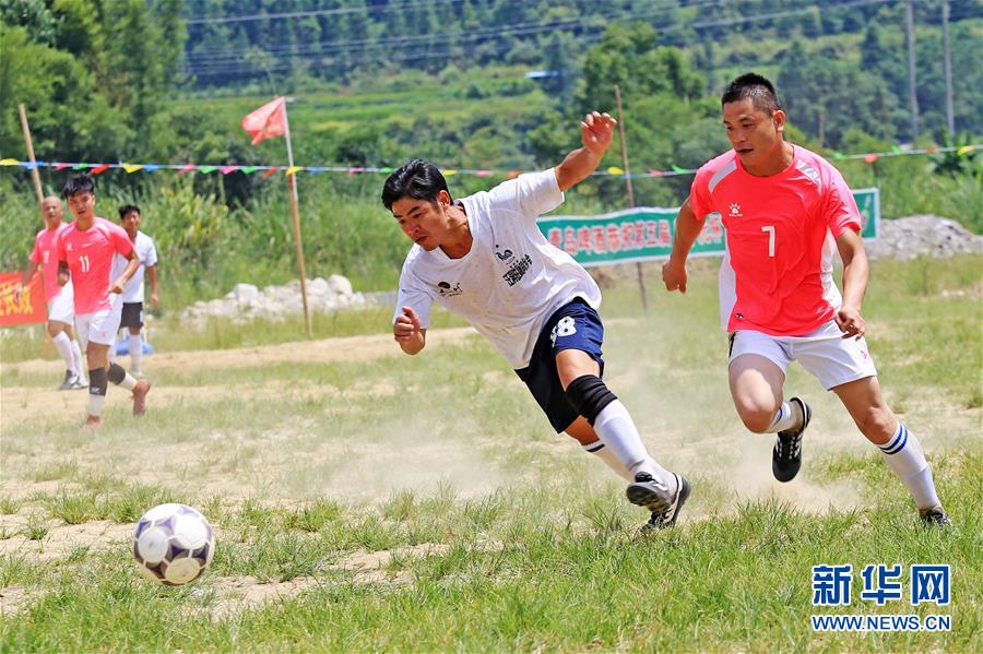 #（社会）（3）广西融水：山乡办比赛 村民乐享足球