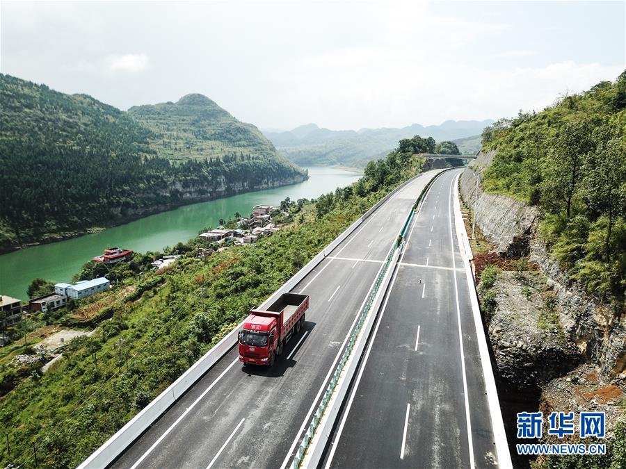 （经济）（2）贵州织普高速建成通车