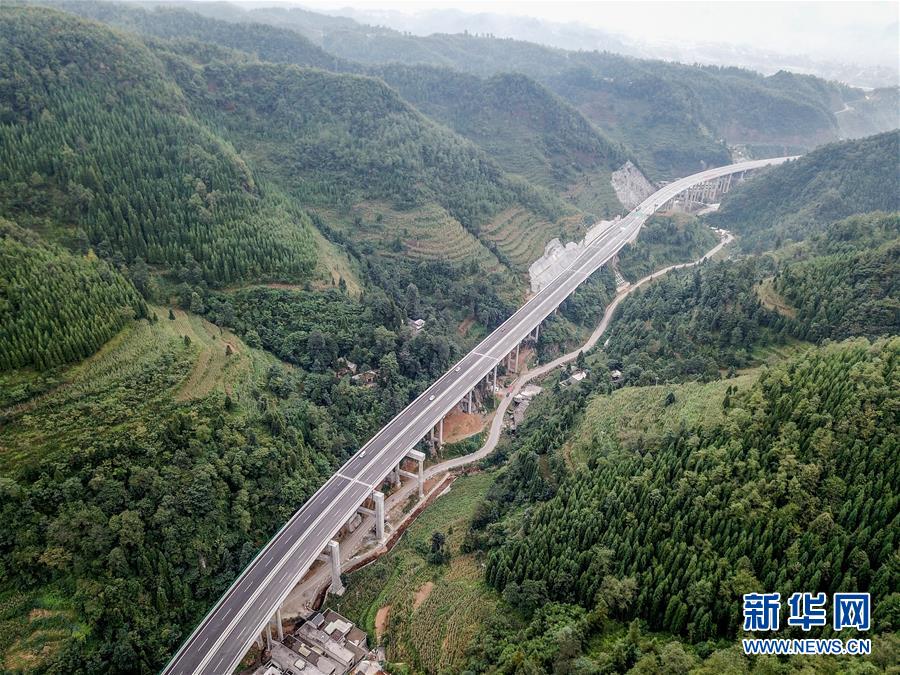 （经济）（4）贵州织普高速建成通车