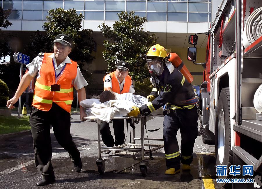 （社会）（1）上海举行医院火灾应急救援综合演练