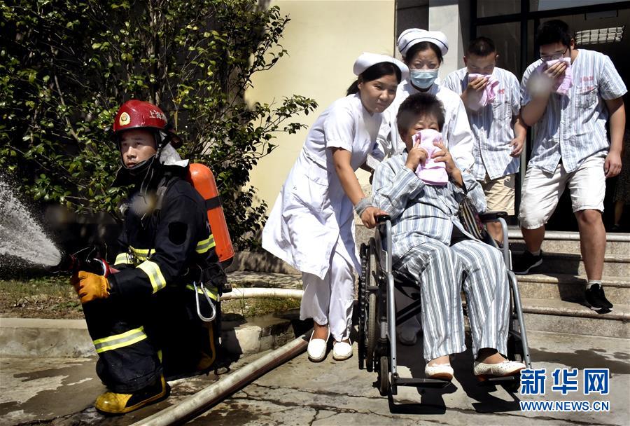 （社会）（2）上海举行医院火灾应急救援综合演练