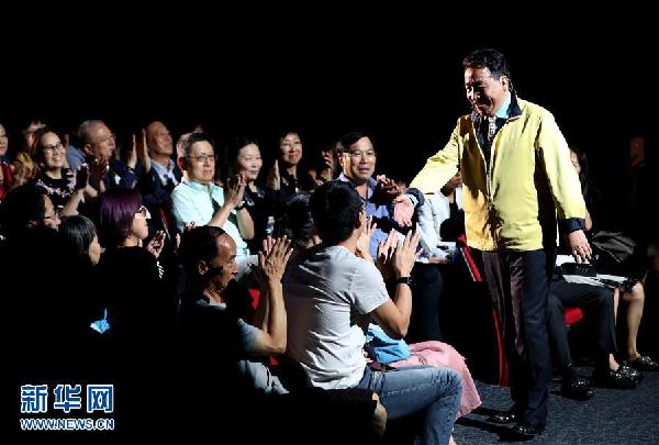 （文化）（1）《姜昆“说”相声》在香港演出
