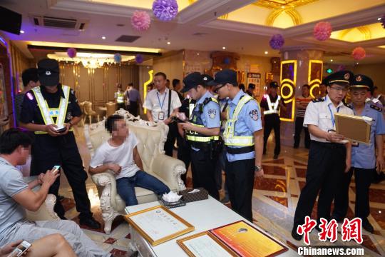 廣州千余警力清查涉“黃賭毒”場所拘留106人