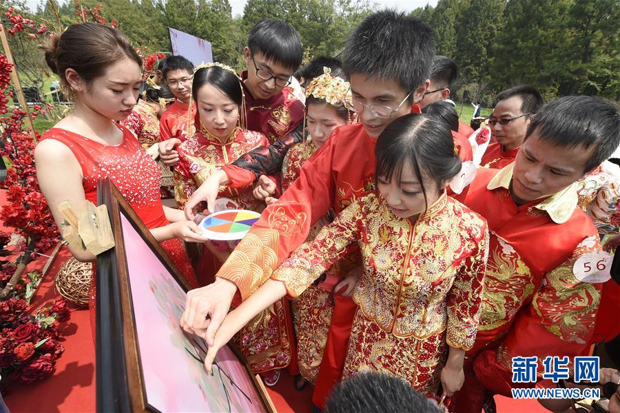 #（社会）（2）杭州举办低碳集体婚礼