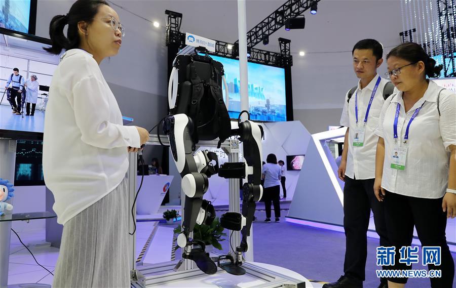 （新華全媒頭條·圖文互動）（1）“中國智，世界能”——2018世界人工智慧大會釋放AI發展新信號