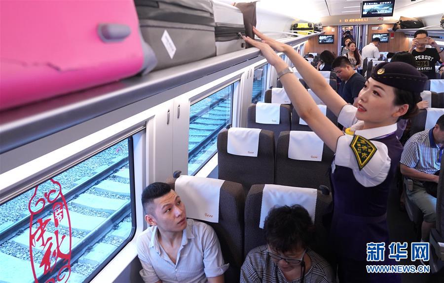 （社会）（3）上海至香港首列高铁开通运行
